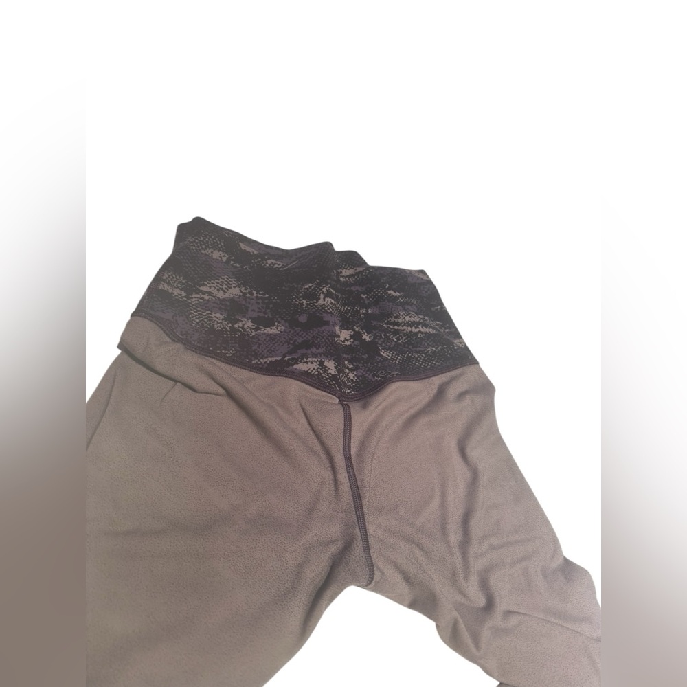 Lululemon Wunder Under Hi-Rise Size 4 - Picture 6 of 15